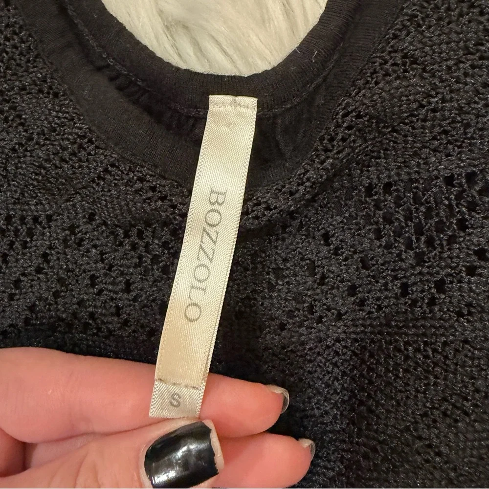 3/$15 Black cropped tank top - Picture 7 of 7